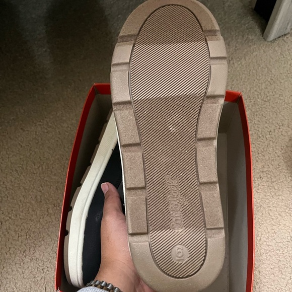 Boys Cat & Jack NWT Black and Gray boots - Picture 2 of 3